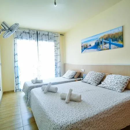 Апартаменты Lloret Beach Льорет-де-Мар
