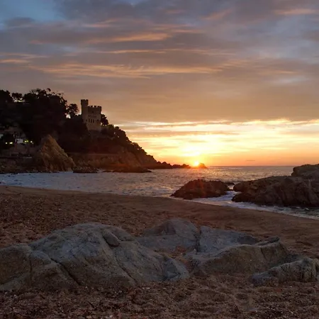 Lloret Beach Апартаменты *